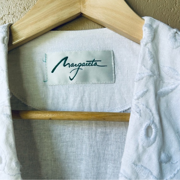 Margaieta White Linen Blazer Made in Canada - Picture 13 of 13